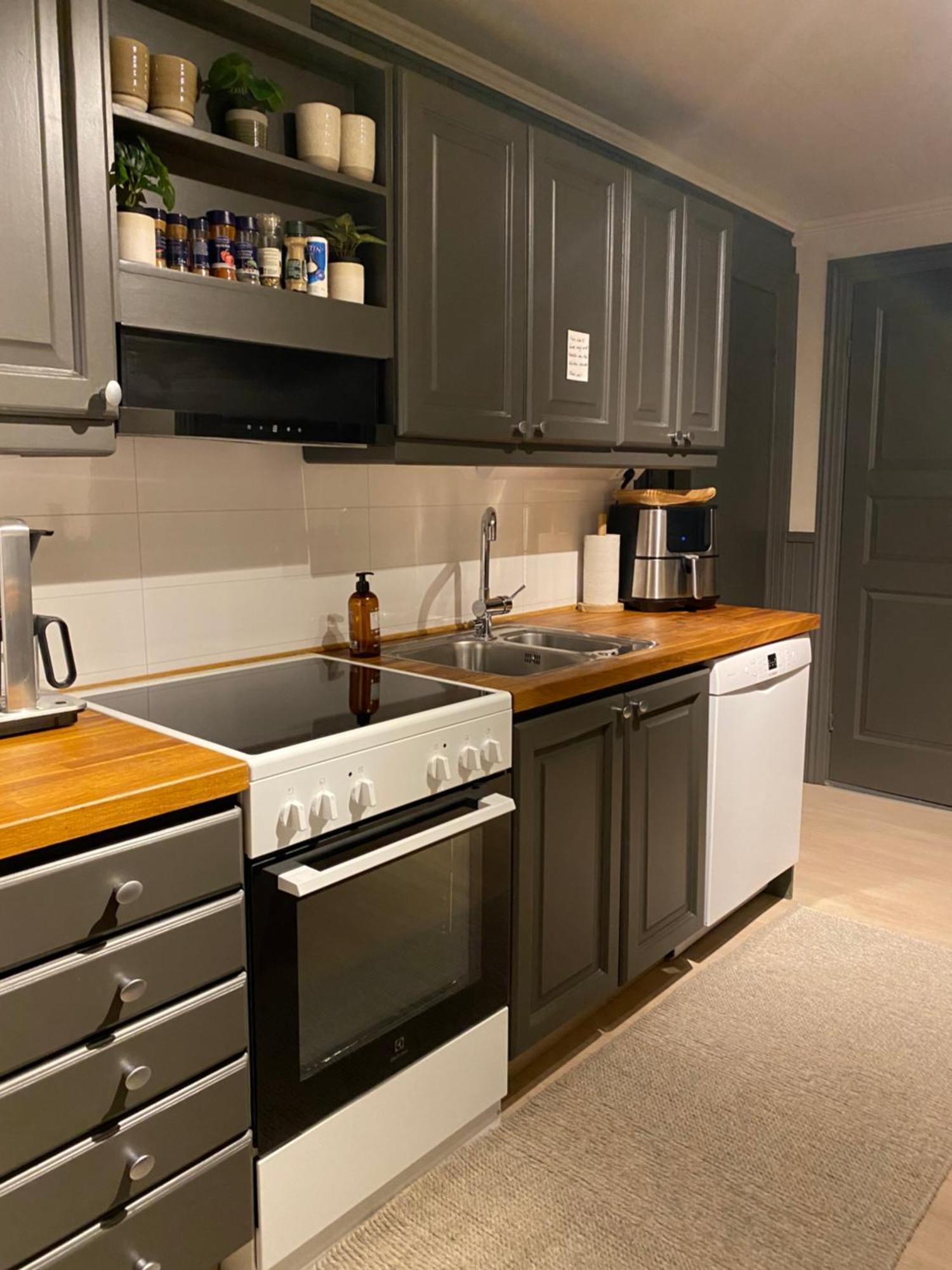 Vakker Og Romslig Pa Kvaloysletta Apartment